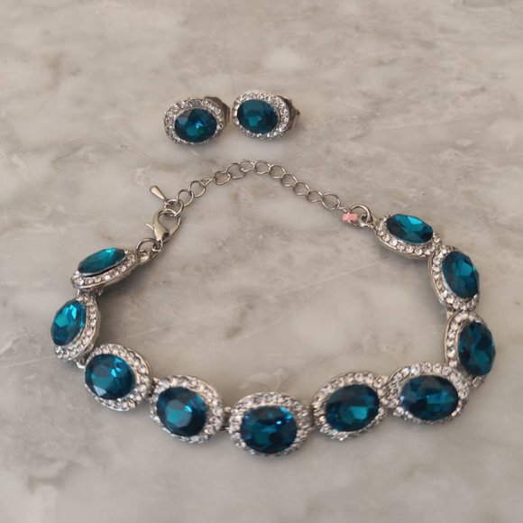 Adorable bracelet and stud earrings - Picture 3 of 4